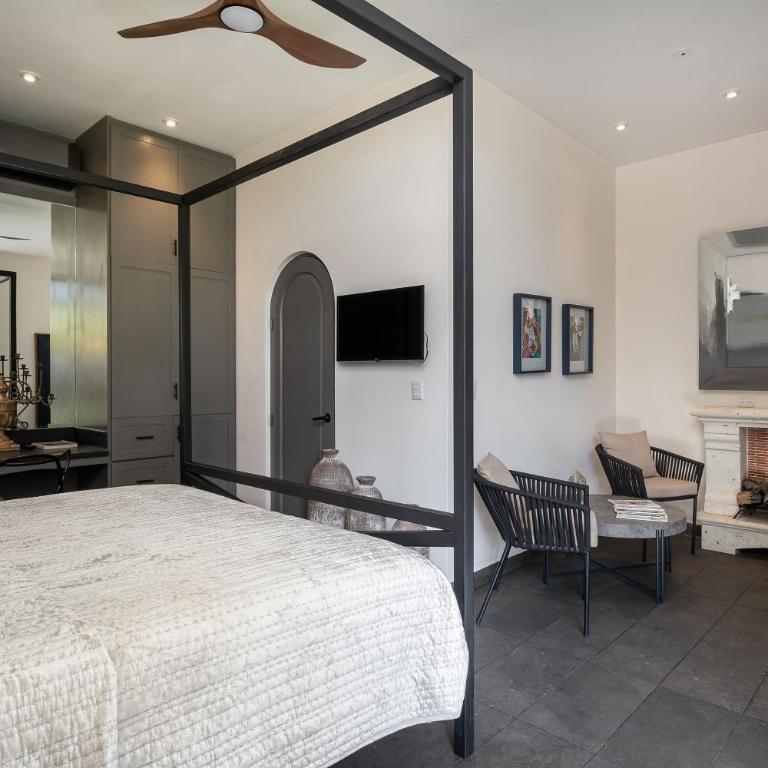 Vista Vieja, 6BR Luxury Villa with Pool & City Views - Villa - 66