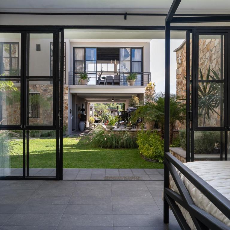 Vista Vieja, 6BR Luxury Villa with Pool & City Views - Villa - 67