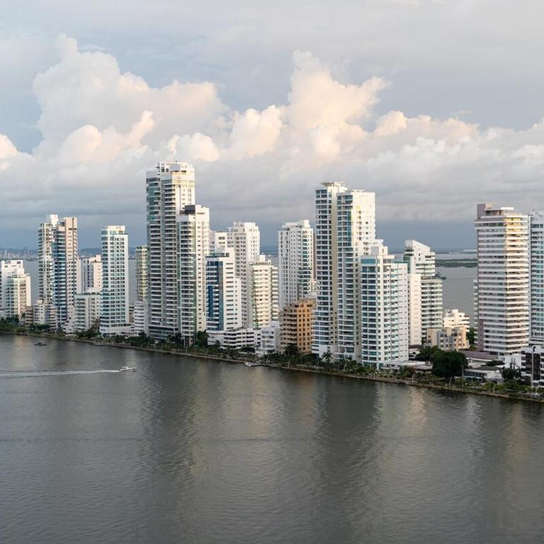 Luxury-Ocean view apartment in Bocagrande - Three-Bedroom Apartment - 11