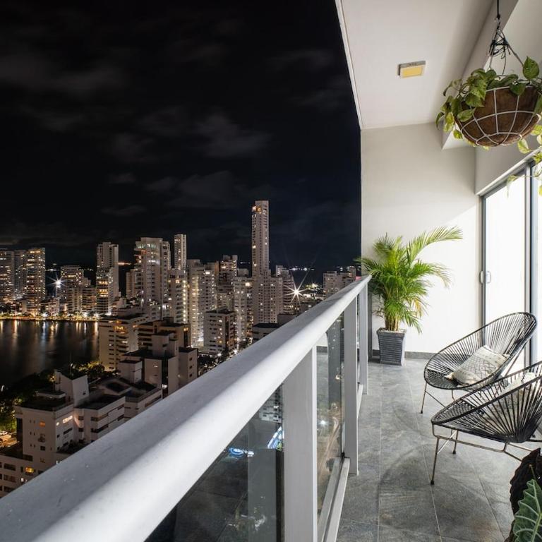 Luxury-Ocean view apartment in Bocagrande - Three-Bedroom Apartment - 1