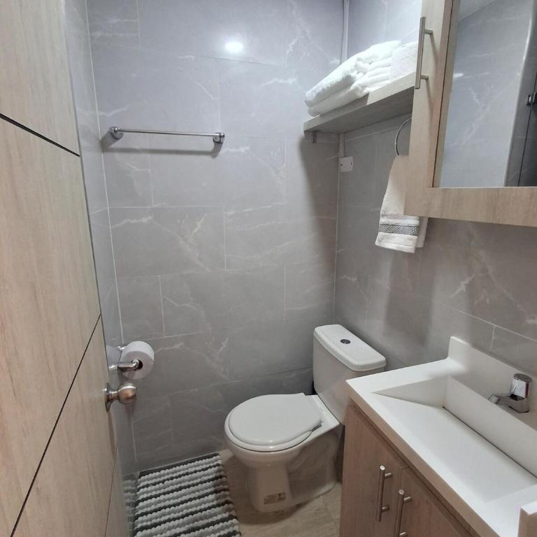 Bello Apartamento, cerca Estacion Transmilenio Las Aguas - One-Bedroom Apartment - 12