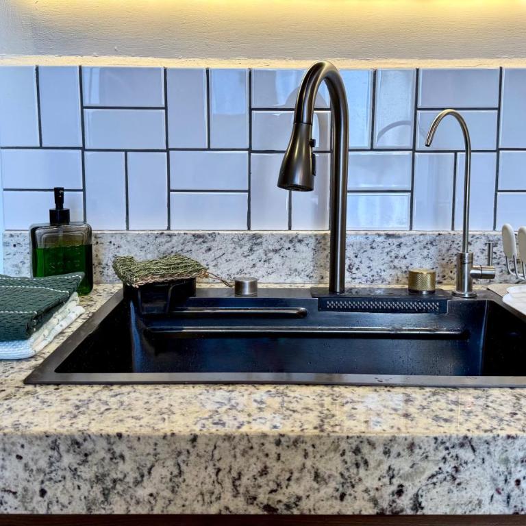 Luxury penthouse with private pool and paddle tennis - One-Bedroom Apartment - 92