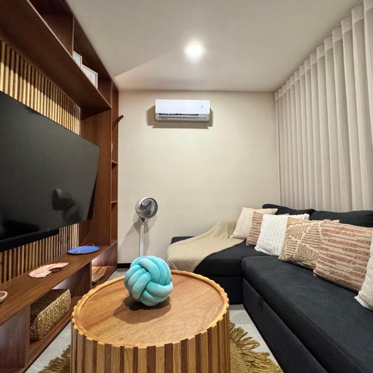 Luxury penthouse with private pool and paddle tennis - One-Bedroom Apartment - 82