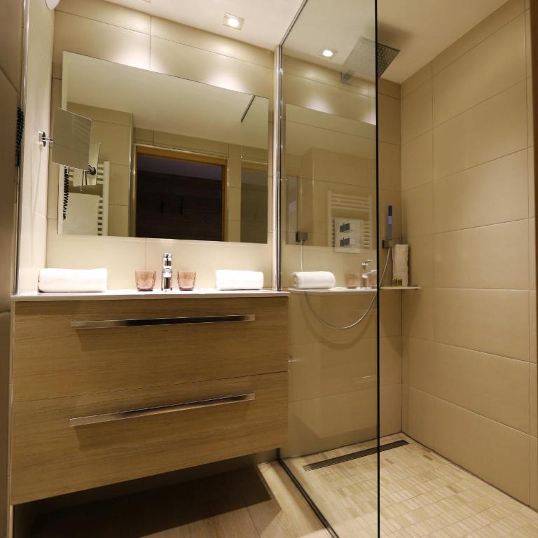 Hotel Edelweiss - Chambre Double ou Lits Jumeaux Deluxe avec Balcon - 6