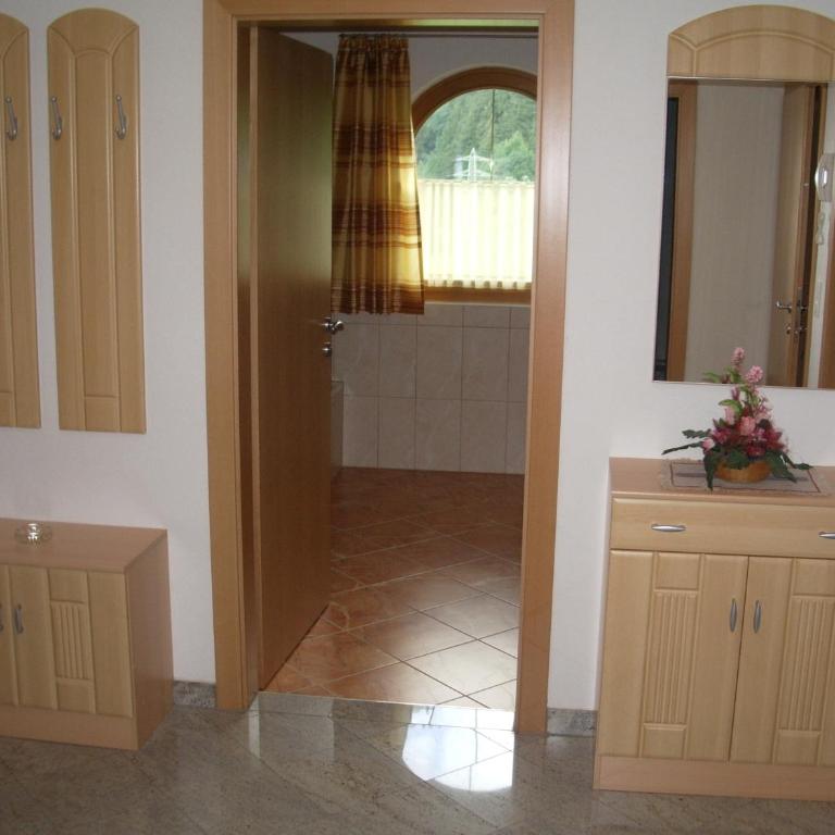 Haus Annemarie Schiestl - Three-Bedroom Apartment - 29