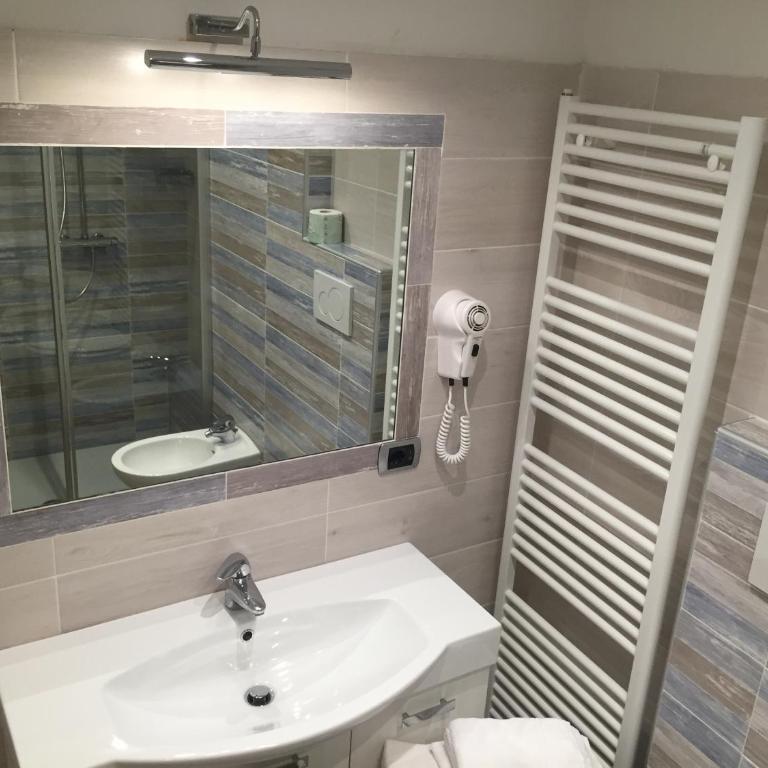 Residence Cima Tosa - Appartamento con 2 Camere da Letto (5 Adulti) - 7