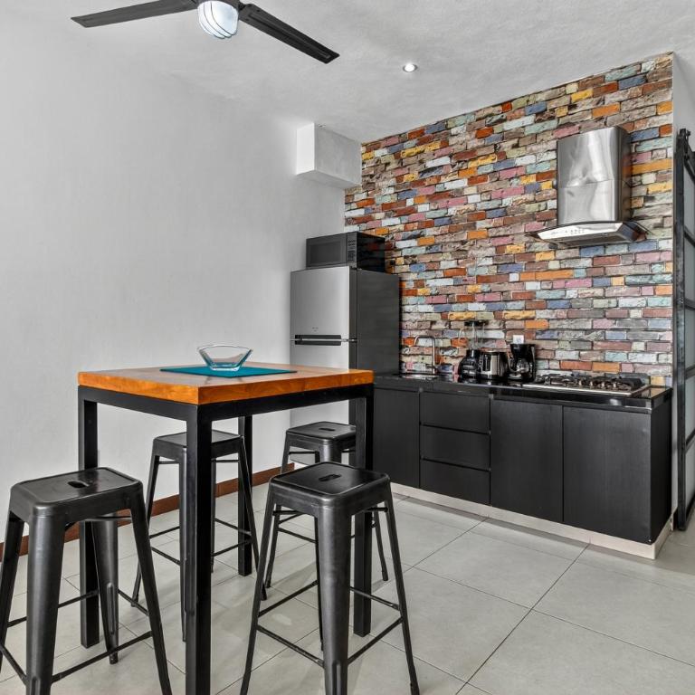Stylish Apartment Near "Los Muertos" Beach - One-Bedroom Standard Apartment - 13