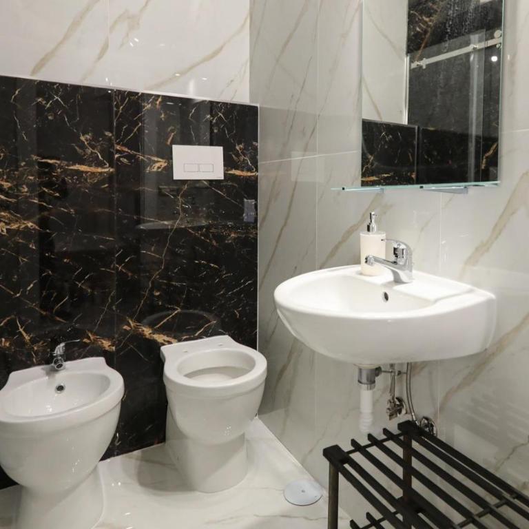 You And Me Room - 5 min dall'Aeroporto & Wi-Fi - Double Room with Private Bathroom - 3