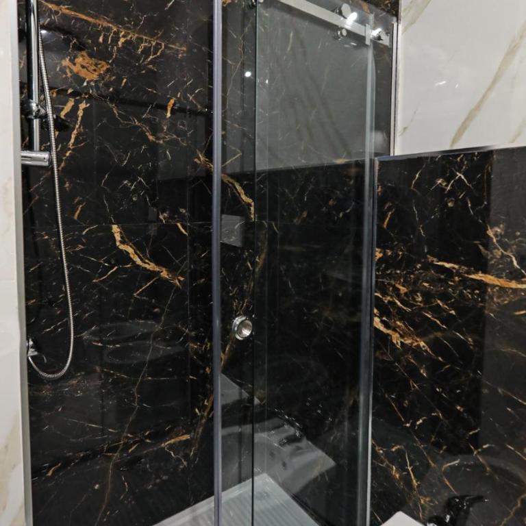 You And Me Room - 5 min dall'Aeroporto & Wi-Fi - Double Room with Private Bathroom - 12