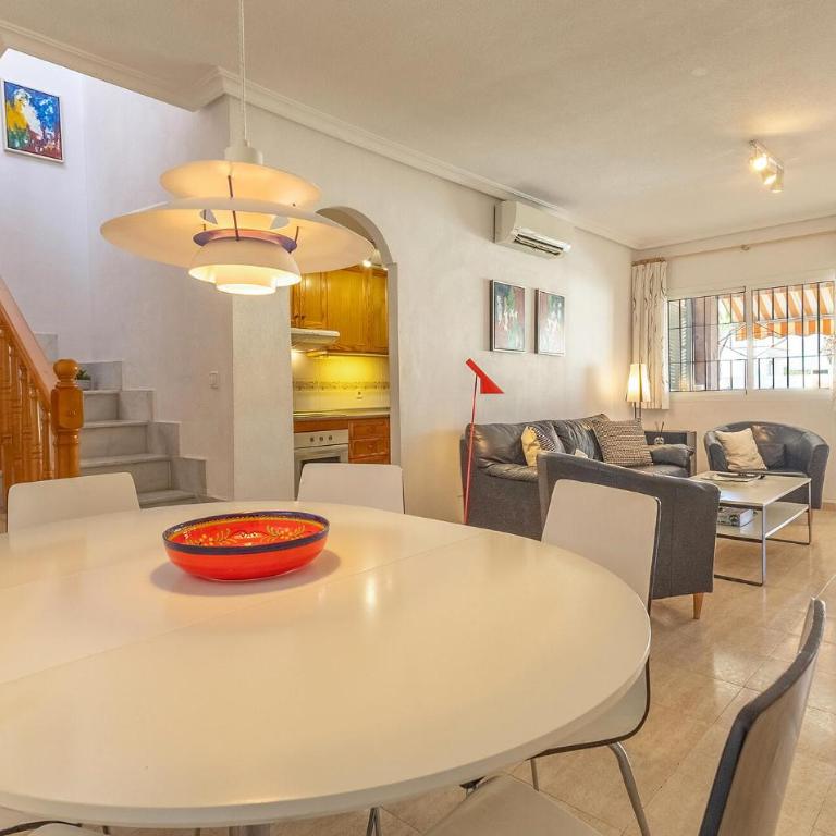 Lovely Apartment In Santa Pola With Swimming Pool - Apartamento de 2 dormitorios - 7