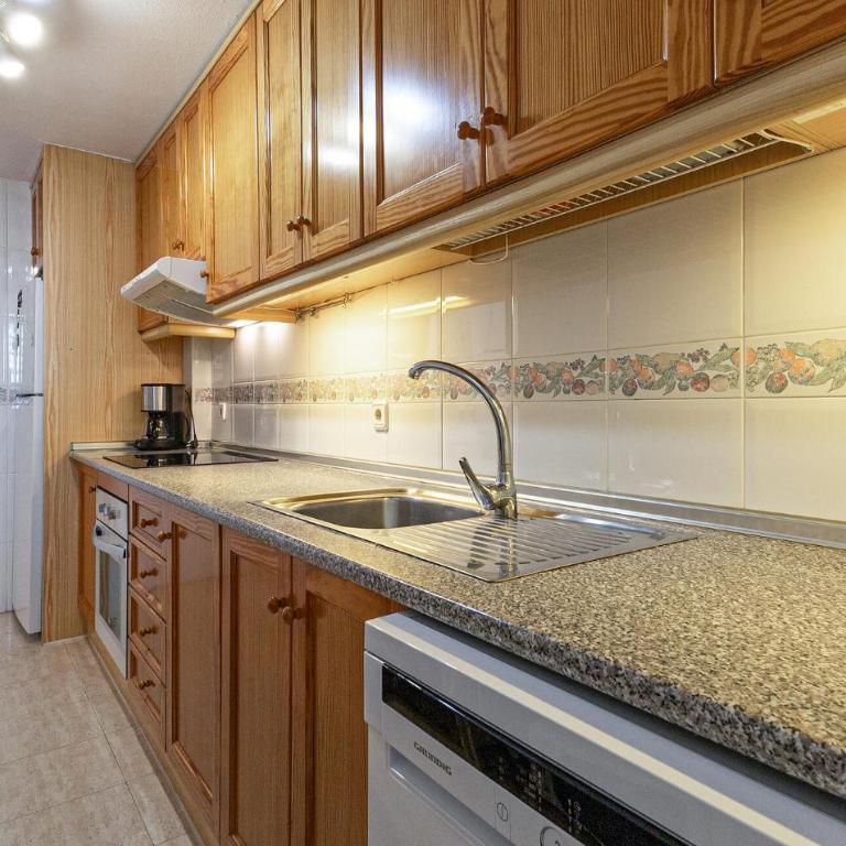 Lovely Apartment In Santa Pola With Swimming Pool - Apartamento de 2 dormitorios - 8