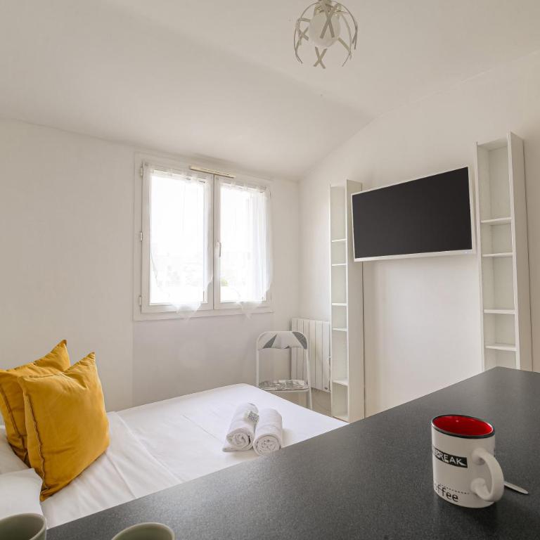 Studio tranquillité-Parking-Proche de la Doua - Estudio - 1