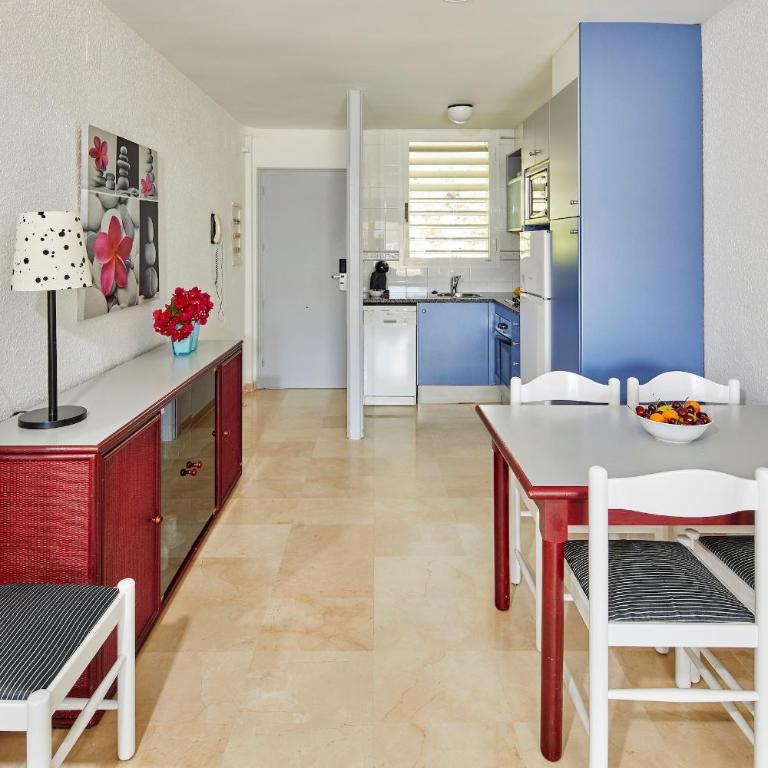 Apartamentos Centremar - Apartamento de 2 dormitorios con terraza y vistas a la ciudad - 3