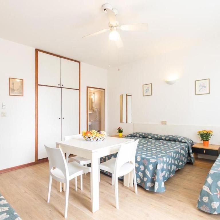 Coastal studio with stunning sea views - Studio - 2