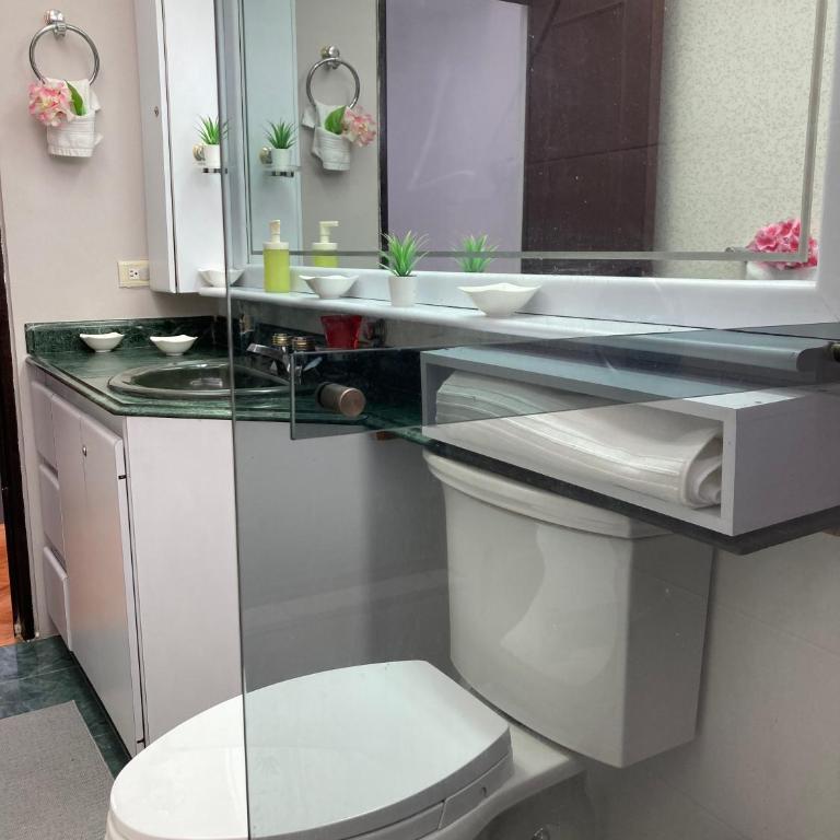 Lejos de Casa Aquí estarás bien - Habitación Doble con baño compartido - 1