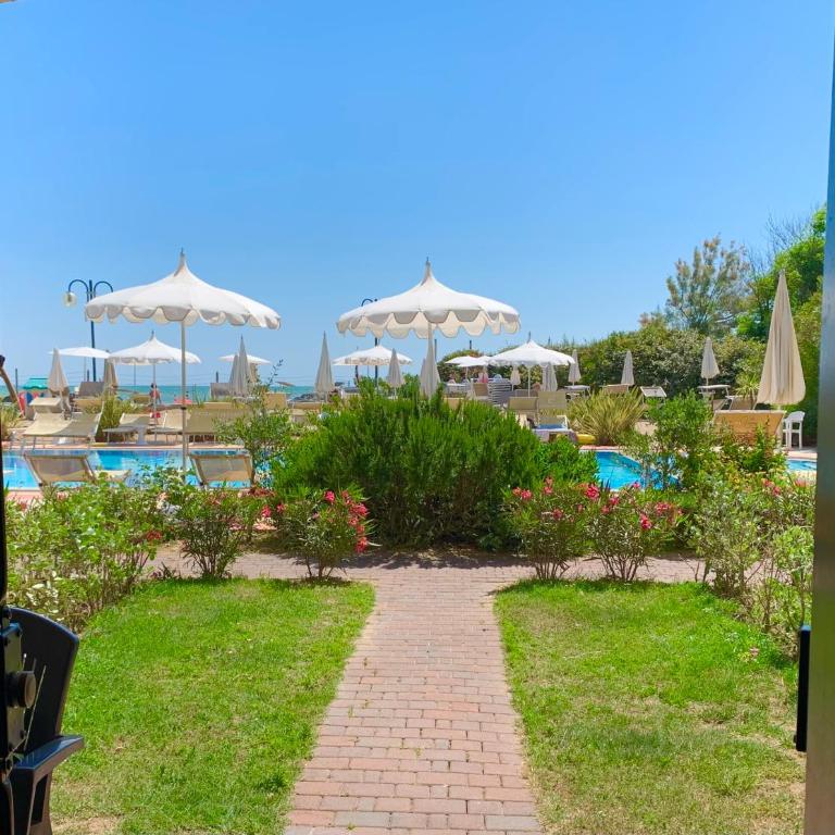 Eurobeach Residence - Two-Room Family Apartment with Private Garden facing the Pool – Ground Floor - 1
