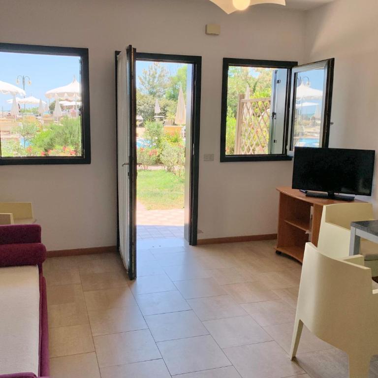 Eurobeach Residence - Two-Room Family Apartment with Private Garden facing the Pool – Ground Floor - 8