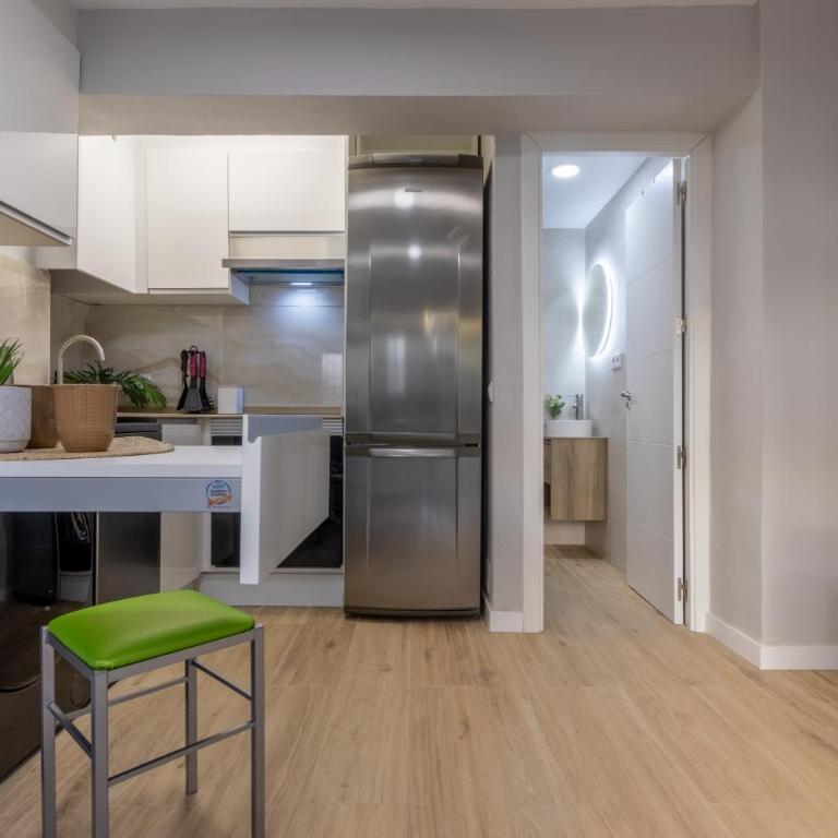 Moderno, con acceso y Jardín Privado, Playa a 50 m - One-Bedroom Apartment with Garden - 12