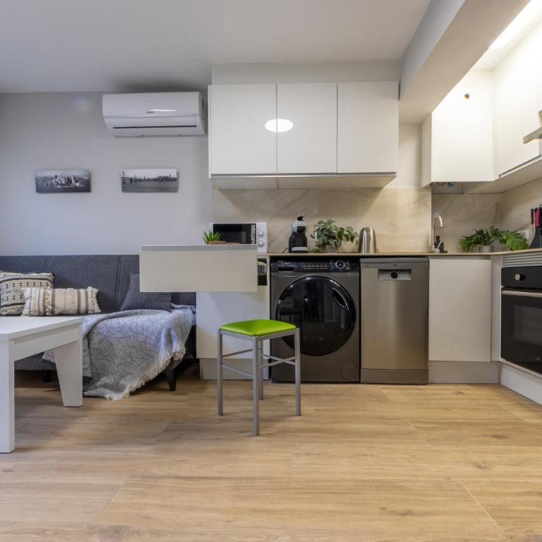 Moderno, con acceso y Jardín Privado, Playa a 50 m - One-Bedroom Apartment with Garden - 17