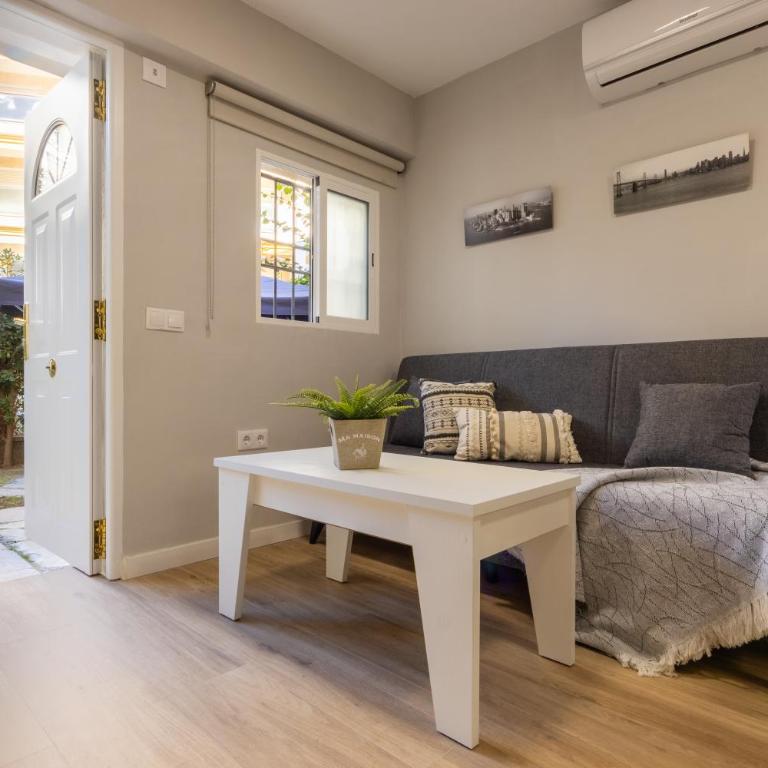 Moderno, con acceso y Jardín Privado, Playa a 50 m - One-Bedroom Apartment with Garden - 14