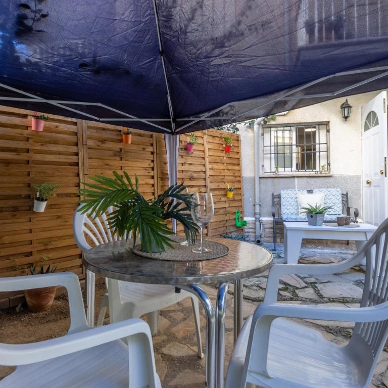 Moderno, con acceso y Jardín Privado, Playa a 50 m - One-Bedroom Apartment with Garden - 9