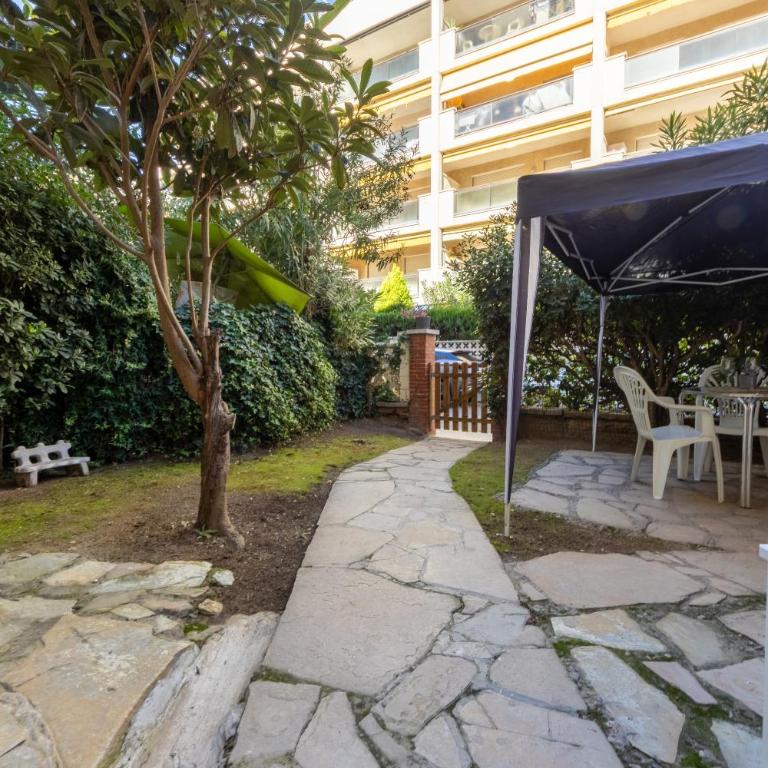 Moderno, con acceso y Jardín Privado, Playa a 50 m - One-Bedroom Apartment with Garden - 24