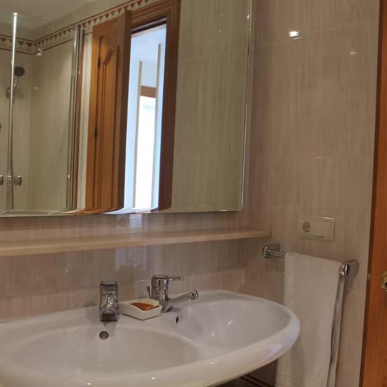 3 Bedroom Apartment by the Beach Line, Porlamar - Apartamento de 3 dormitorios - 3