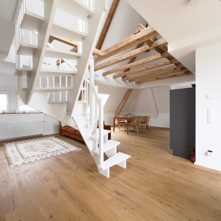 Modernes Maisonette-Apartment mit Terrasse I Augsburg City - Three-Bedroom Apartment - 2