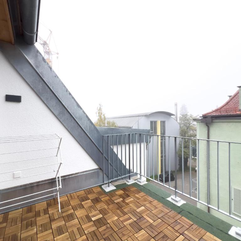 Modernes Maisonette-Apartment mit Terrasse I Augsburg City - Three-Bedroom Apartment - 25