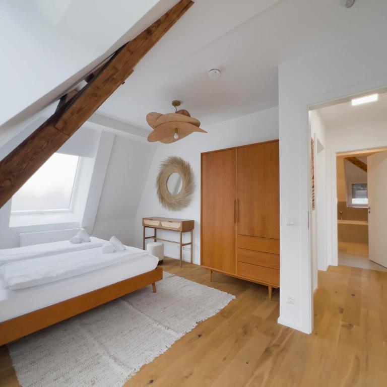 Modernes Maisonette-Apartment mit Terrasse I Augsburg City - Three-Bedroom Apartment - 27