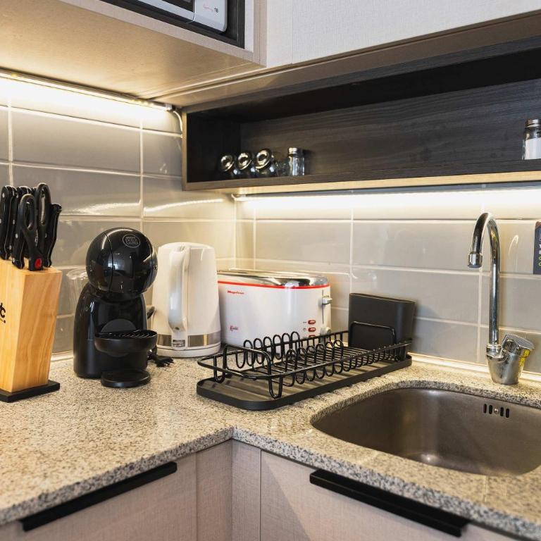 HOM l WiFi, AA, Piscina, Parking, Gym, ChapaDigital - Apartment - 35
