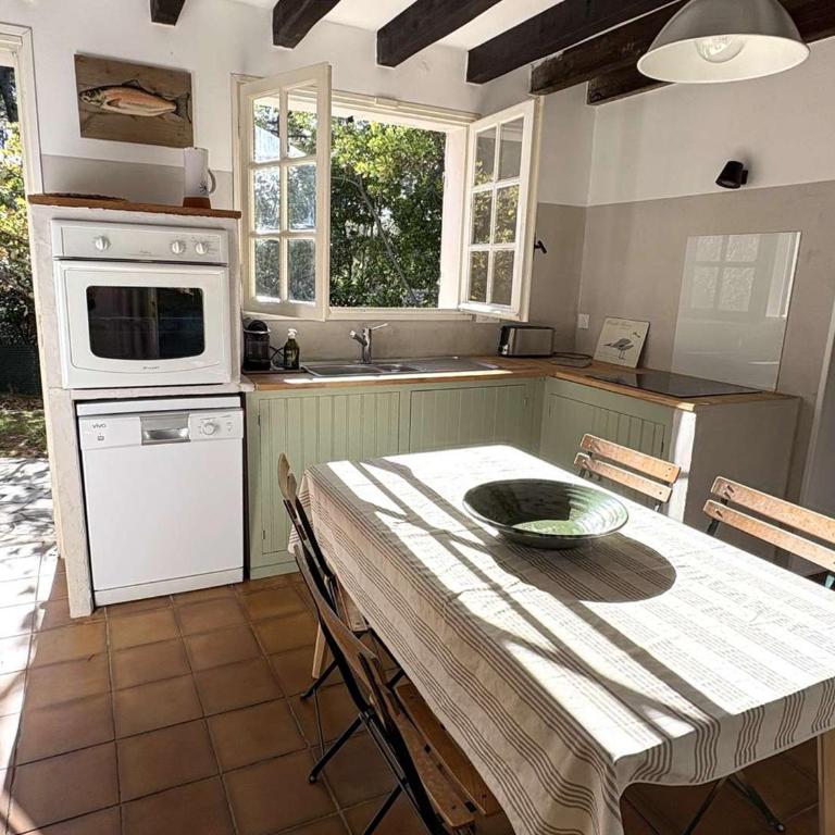 Villa familiale au calme avec jardin clos, proche océan et bassin, 8 personnes - Villa 3 Chambres - 6