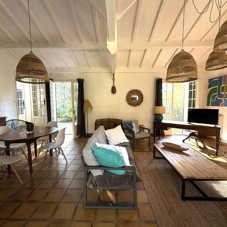 Villa familiale au calme avec jardin clos, proche océan et bassin, 8 personnes - Villa 3 Chambres - 12