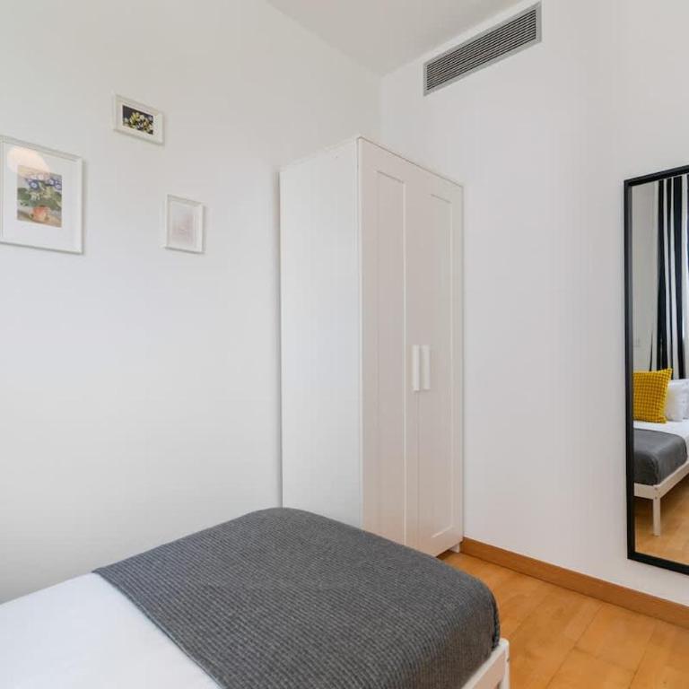 Modern Spacious 3-Bedroom Apt with Pool near Beach - Apartment - 16