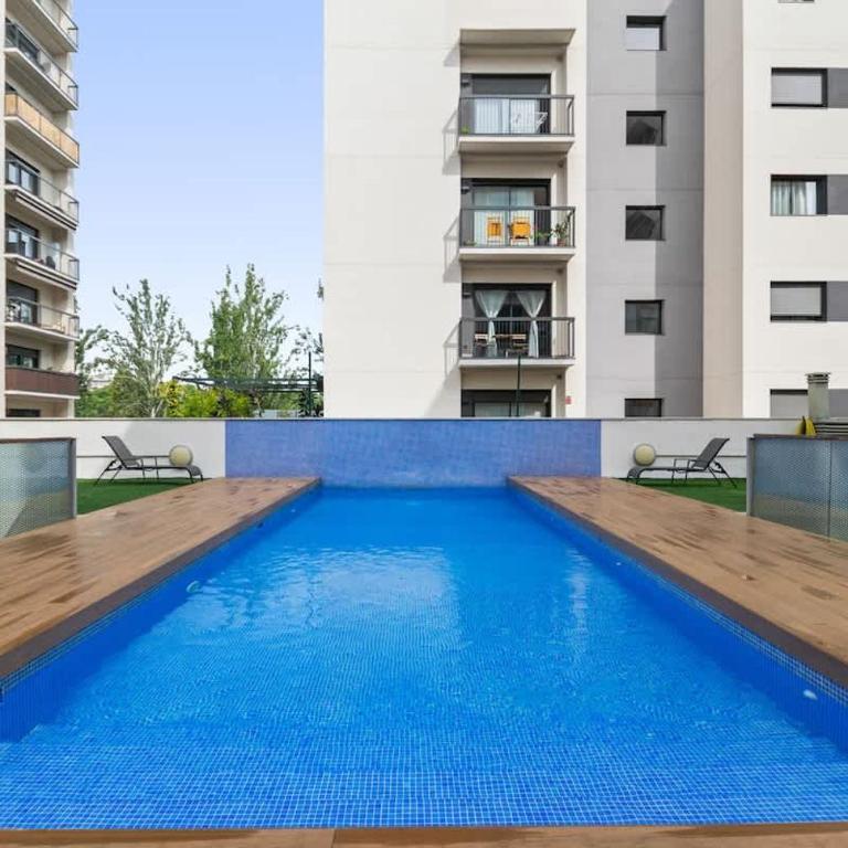 Modern Spacious 3-Bedroom Apt with Pool near Beach - Apartment - 30