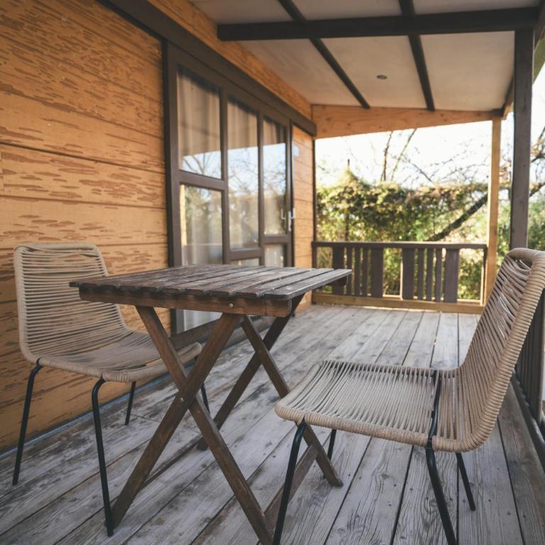 HolaCamp Sitges Garrofer - Bungalow Confort 2 - 4