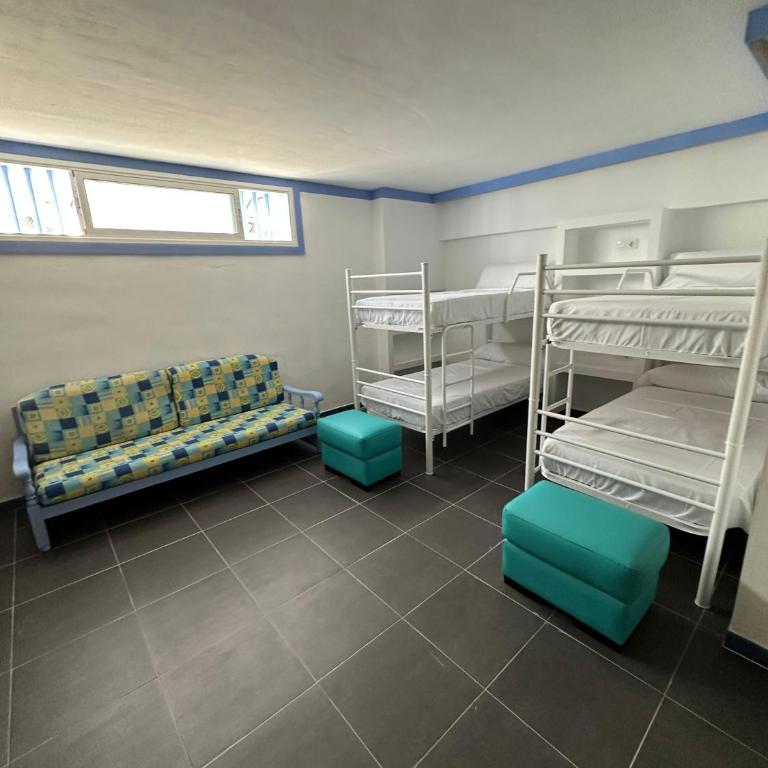 Apartamentos TAO SURF - Litera en habitación compartida mixta - 1