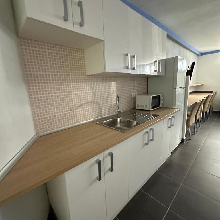 Apartamentos TAO SURF - Litera en habitación compartida mixta - 11
