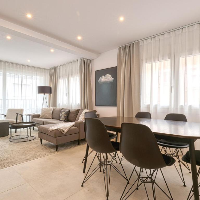 022 Stylish & Modern Fuengirola Apt, Near Beach - Apartamento de 2 dormitorios con balcón - 4