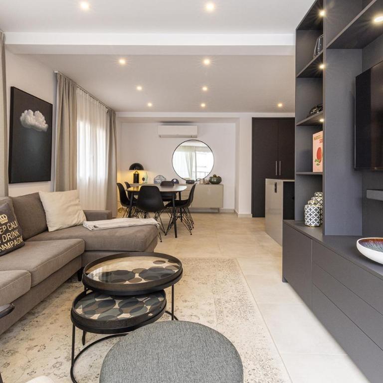 022 Stylish & Modern Fuengirola Apt, Near Beach - Apartamento de 2 dormitorios con balcón - 11