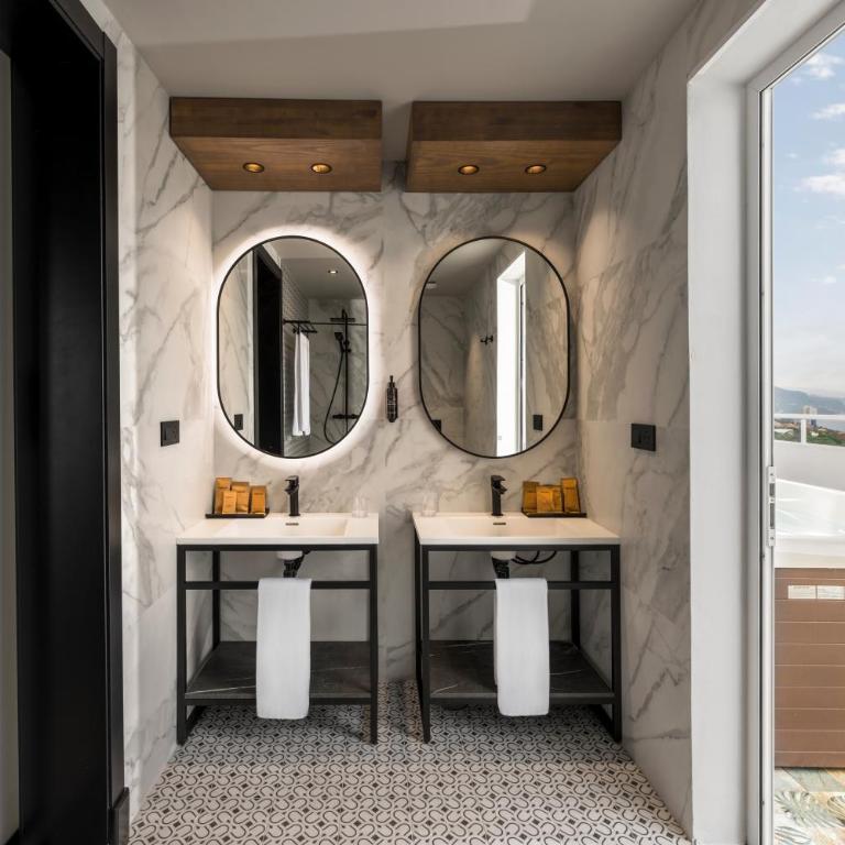 TUI BLUE Atlantic Hills - Penthouse 3 with bathtub and terrace with with sea and Puerto de la Cruz views - 3