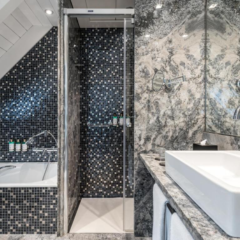 Hotel Val de Neu G.L. - Suite Real - 10