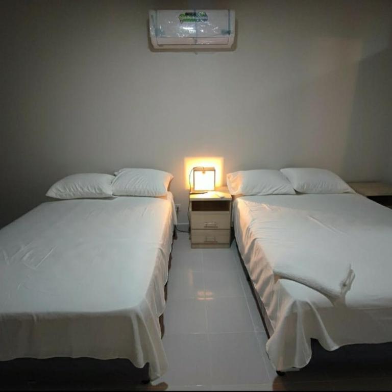Hostal Center - Quadruple Room - 8