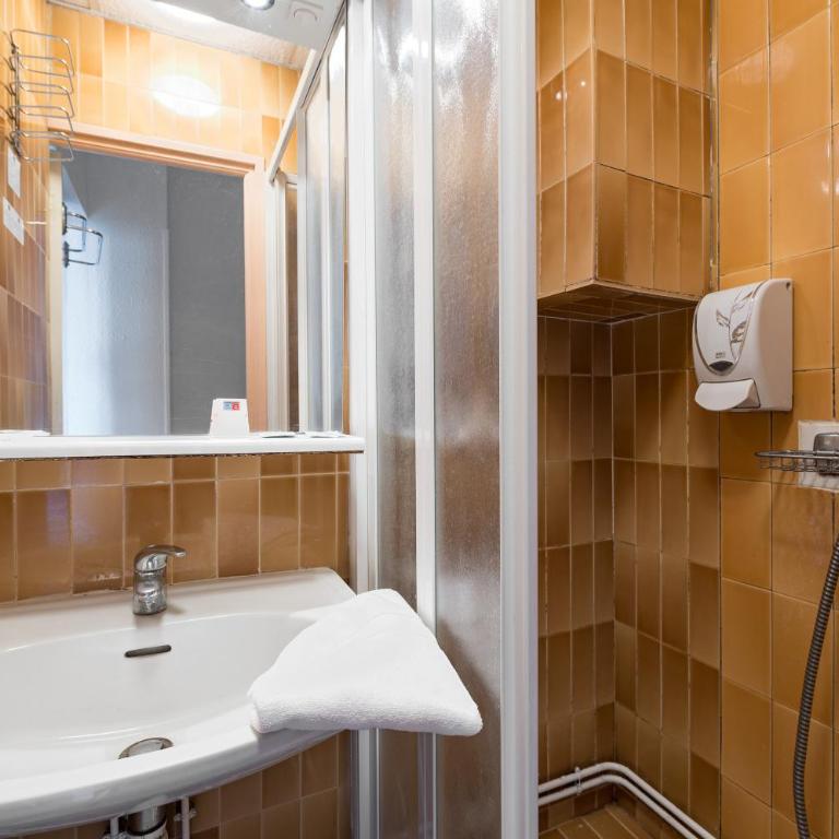 Hôtel Aragon - Centre ville gare - Chambre Double Cosy - 2