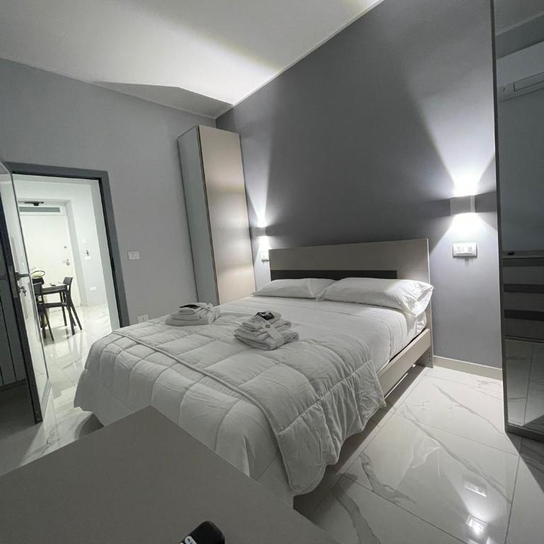 Giovi's Apartments by Central Home - Habitación Doble Grande - 3
