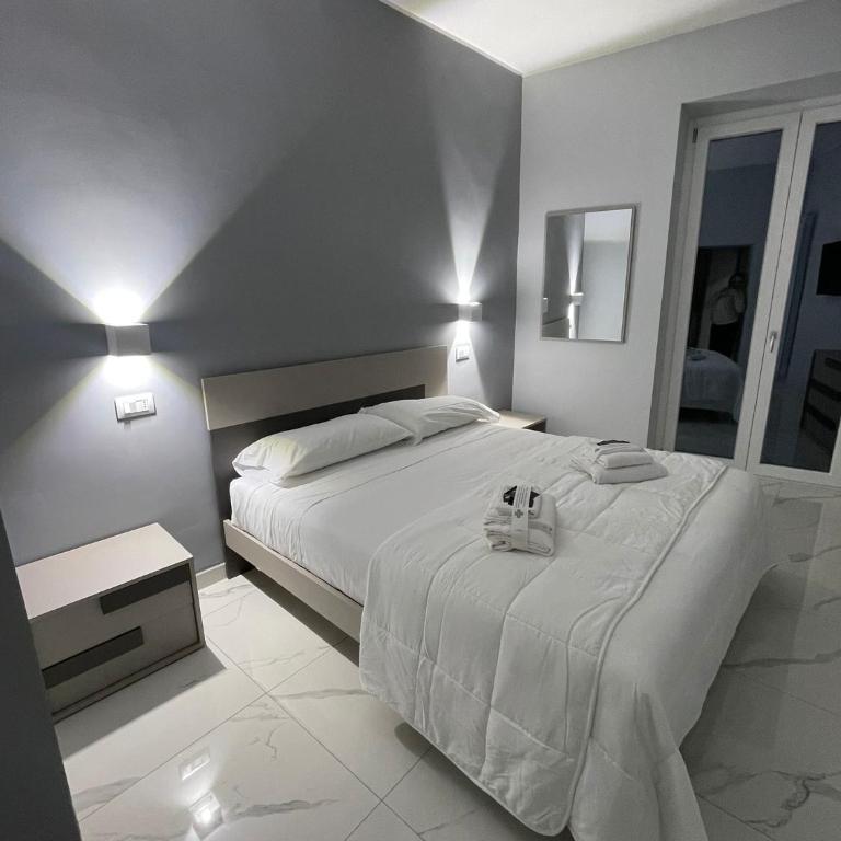 Giovi's Apartments by Central Home - Habitación Doble Grande - 4