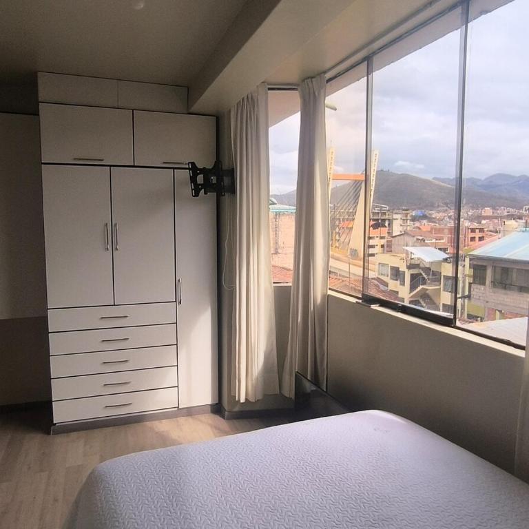 Location near the square and airport - Room #1518244901 - 4