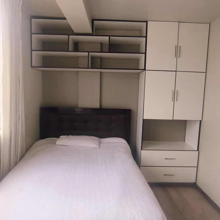 Location near the square and airport - Room #1518244901 - 9