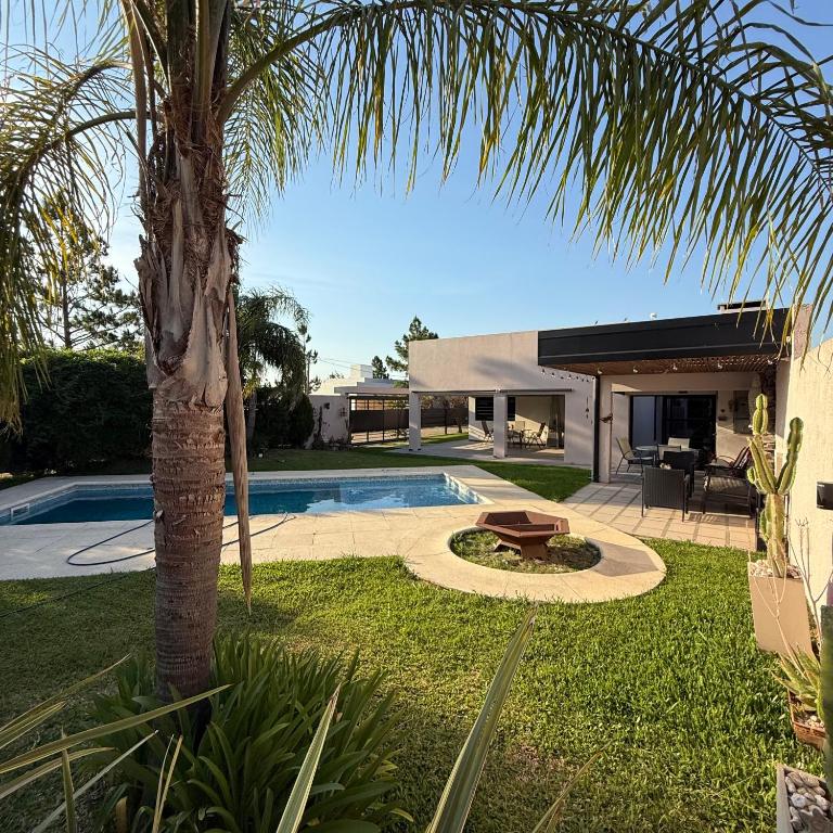 Sumergite en una gran piscina o jacuzzi - Casa de 2 dormitorios - 85