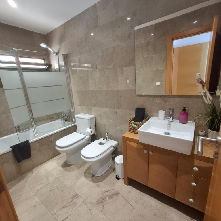 Piscina, Barbacoa, Jardín privado, Adosado familiar 160 m, vistas al mar y montaña, 7 personas, wifi, mascotas - Casa Unifamiliar de 2 dormitorios - 23